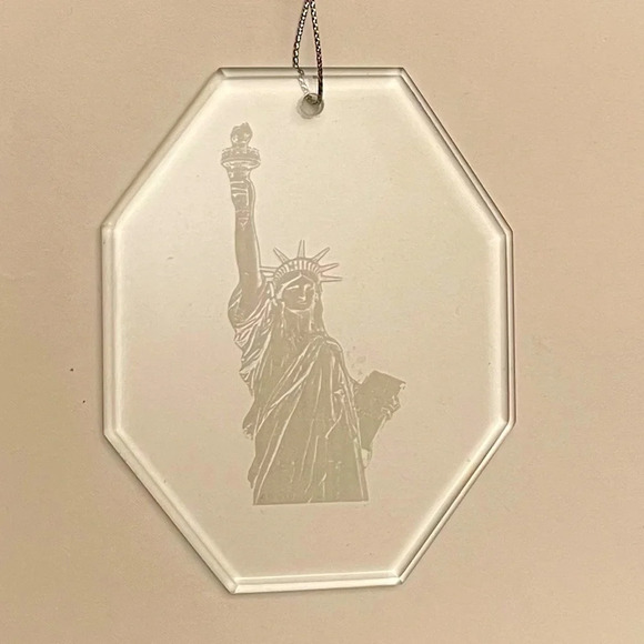 NIB Statue of Liberty Etched Glass Ornament - Picture 1 of 6